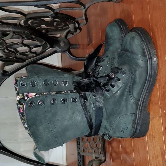 Dr. Martens Shoes - Doc Martens Triumph Rare! Floral Leather Boots